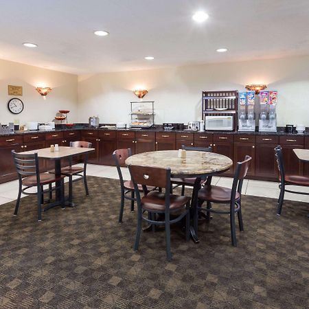 Ramada By Wyndham Bettendorf Extérieur photo