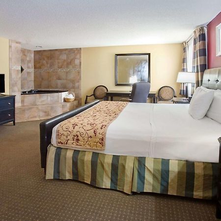 Ramada By Wyndham Bettendorf Extérieur photo
