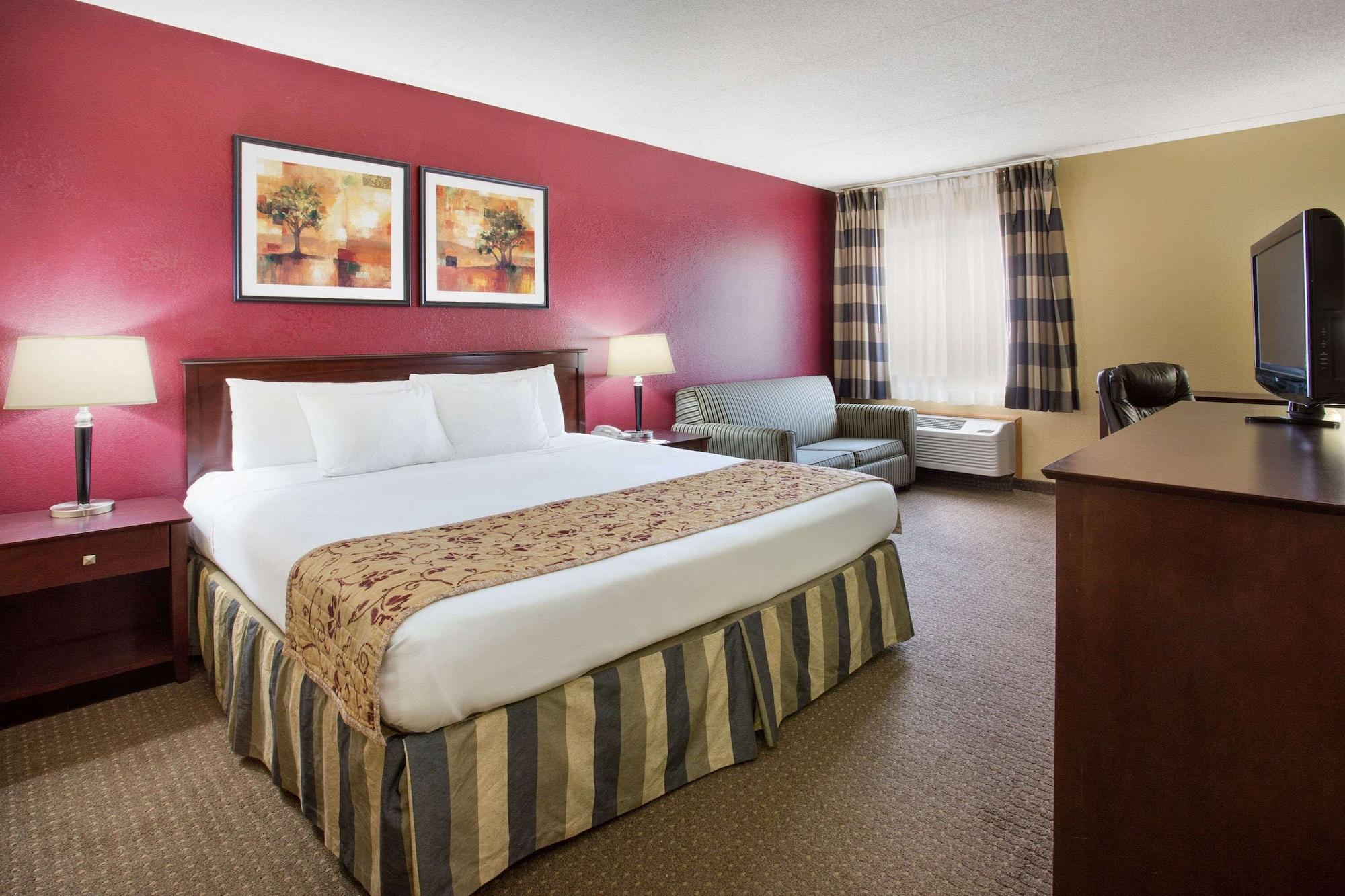 Ramada By Wyndham Bettendorf Extérieur photo