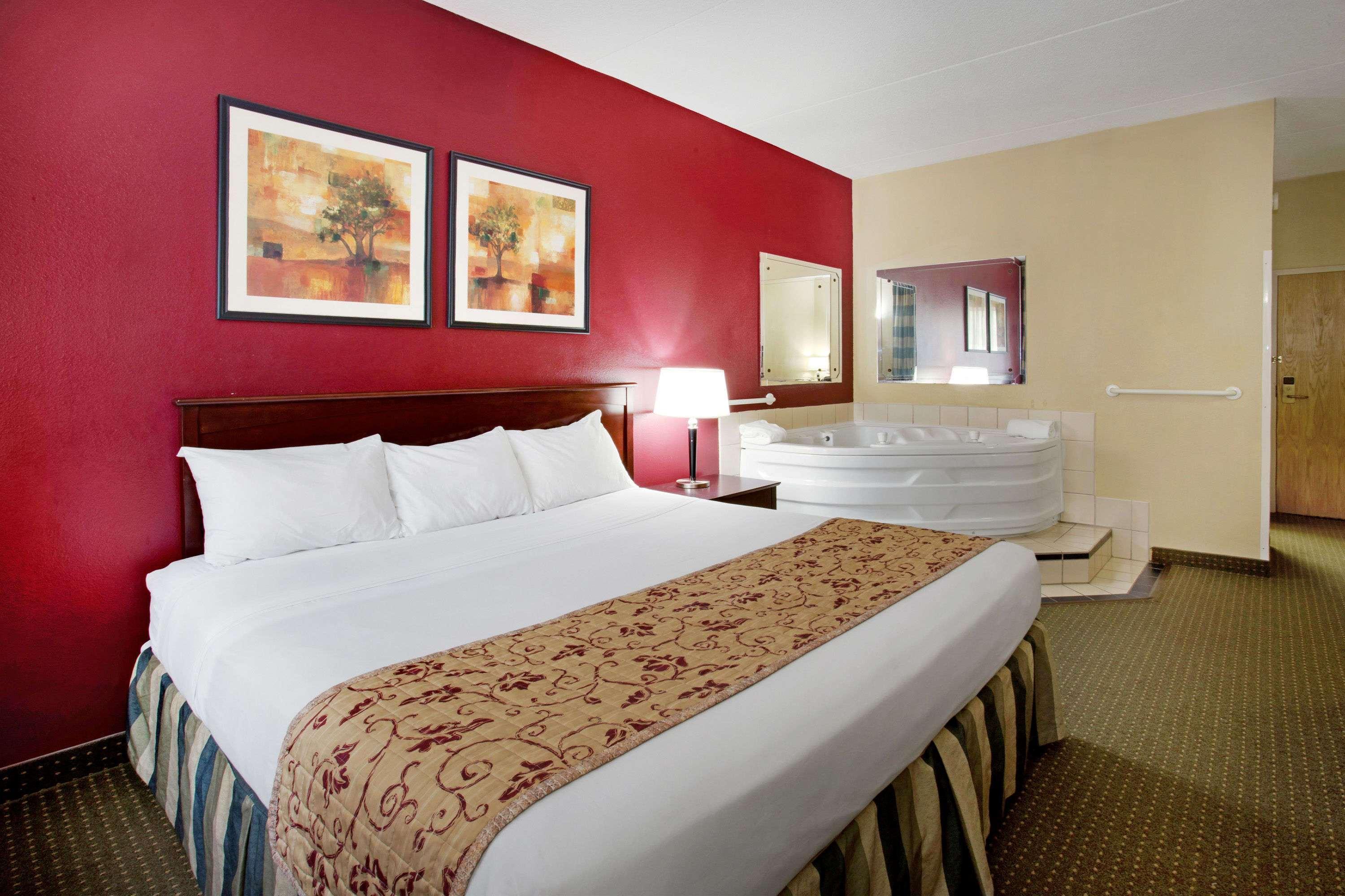 Ramada By Wyndham Bettendorf Extérieur photo