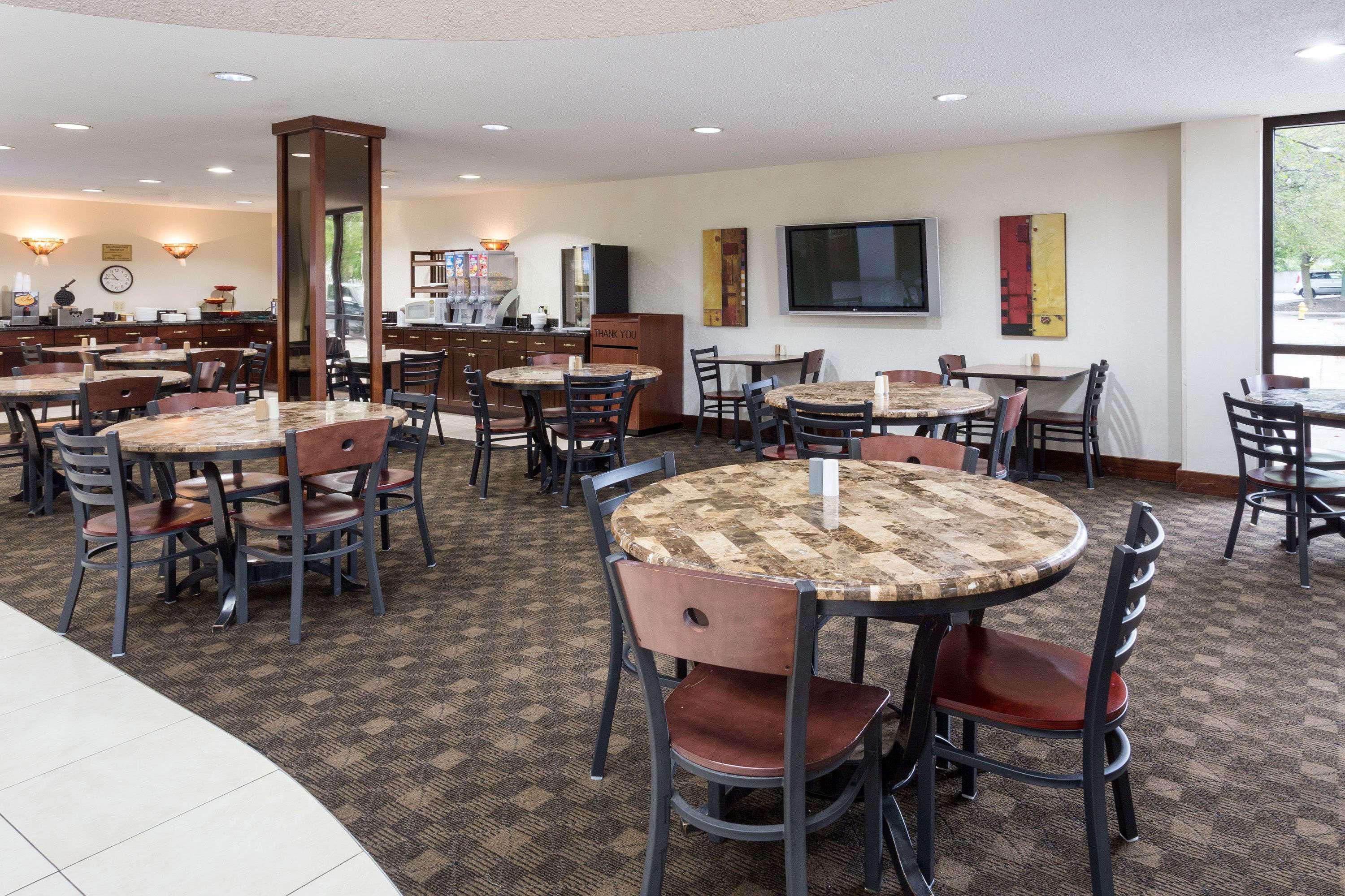 Ramada By Wyndham Bettendorf Extérieur photo