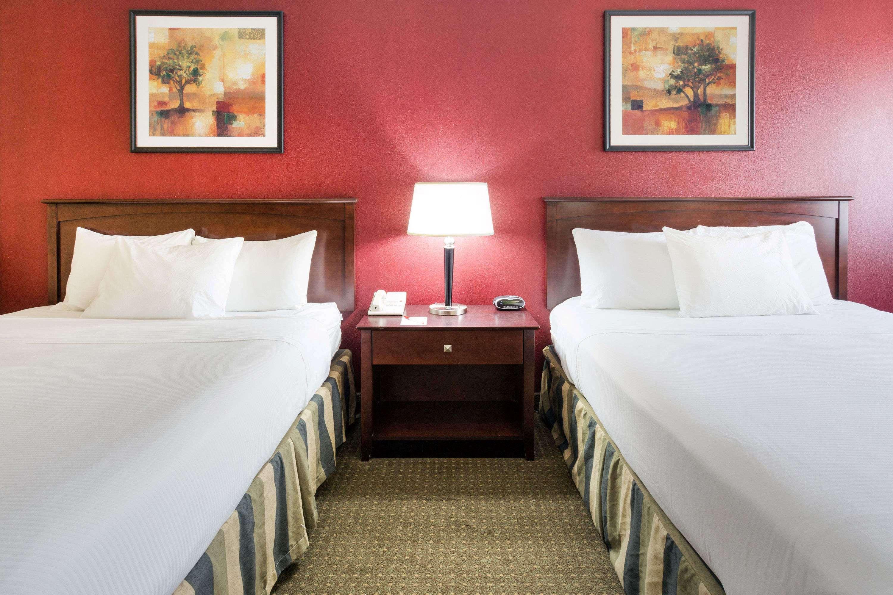 Ramada By Wyndham Bettendorf Extérieur photo