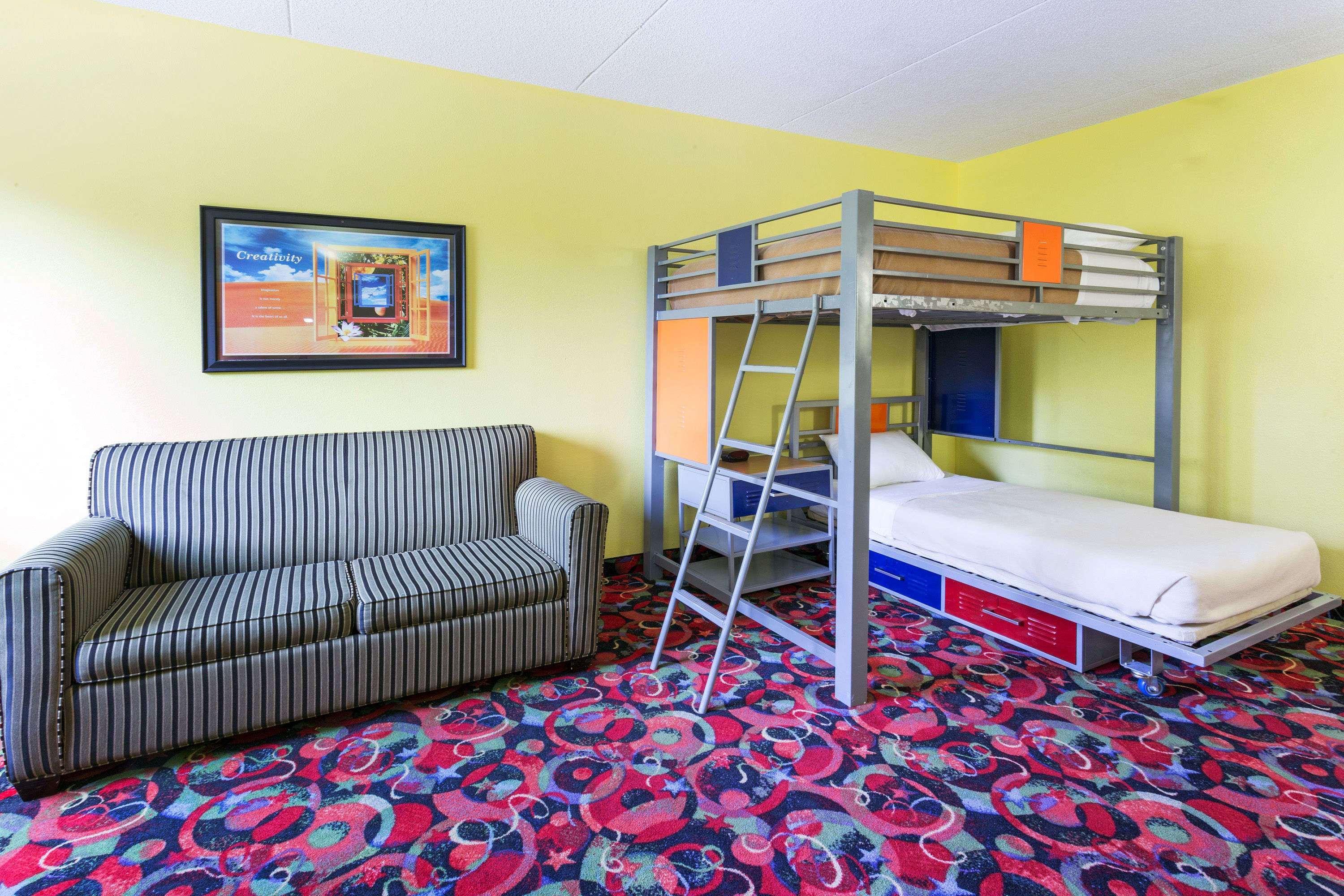 Ramada By Wyndham Bettendorf Extérieur photo