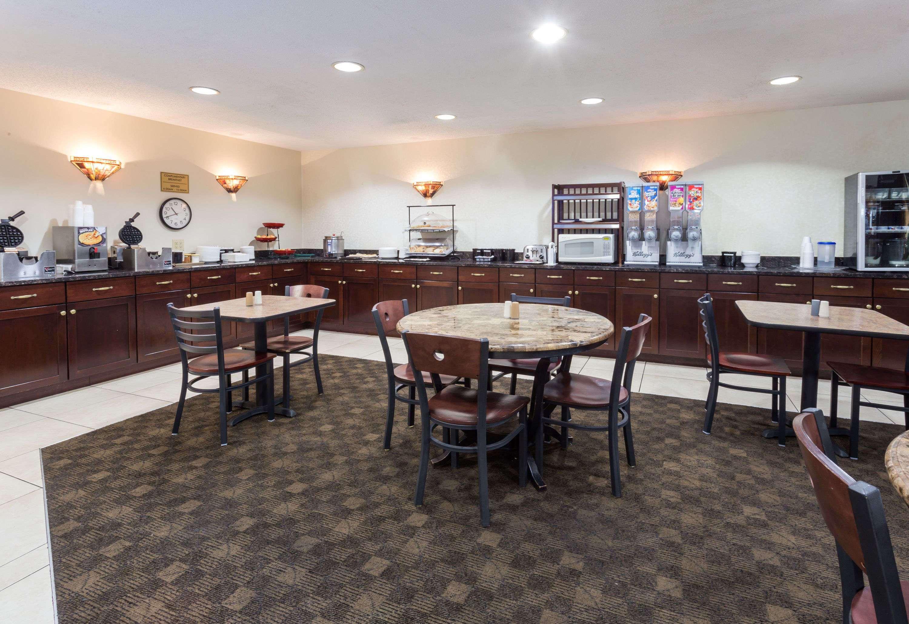 Ramada By Wyndham Bettendorf Extérieur photo