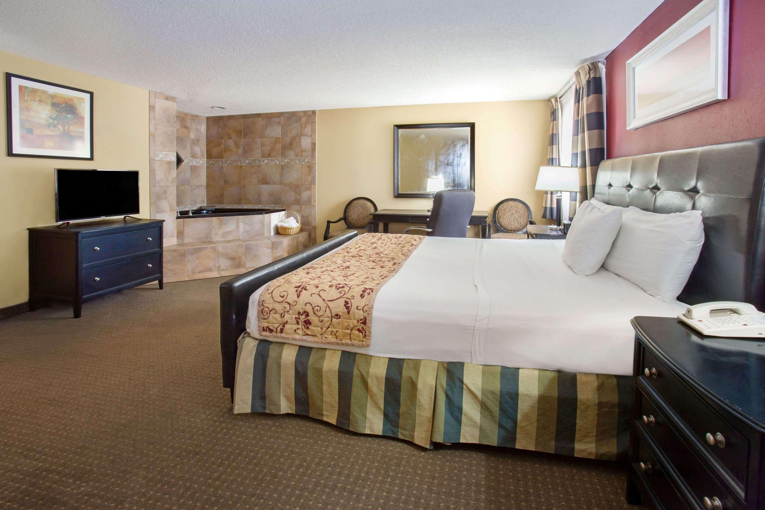 Ramada By Wyndham Bettendorf Extérieur photo