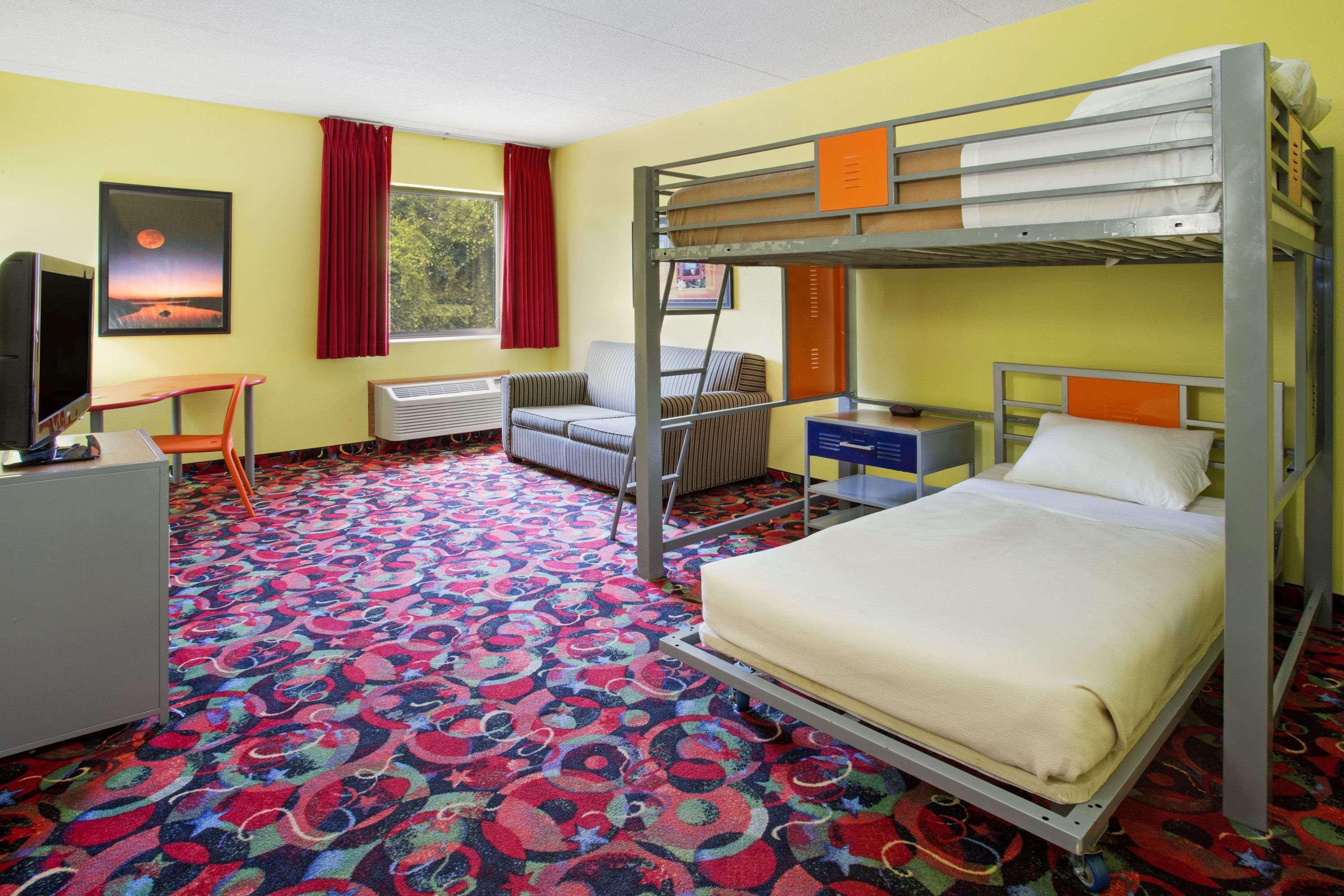 Ramada By Wyndham Bettendorf Extérieur photo