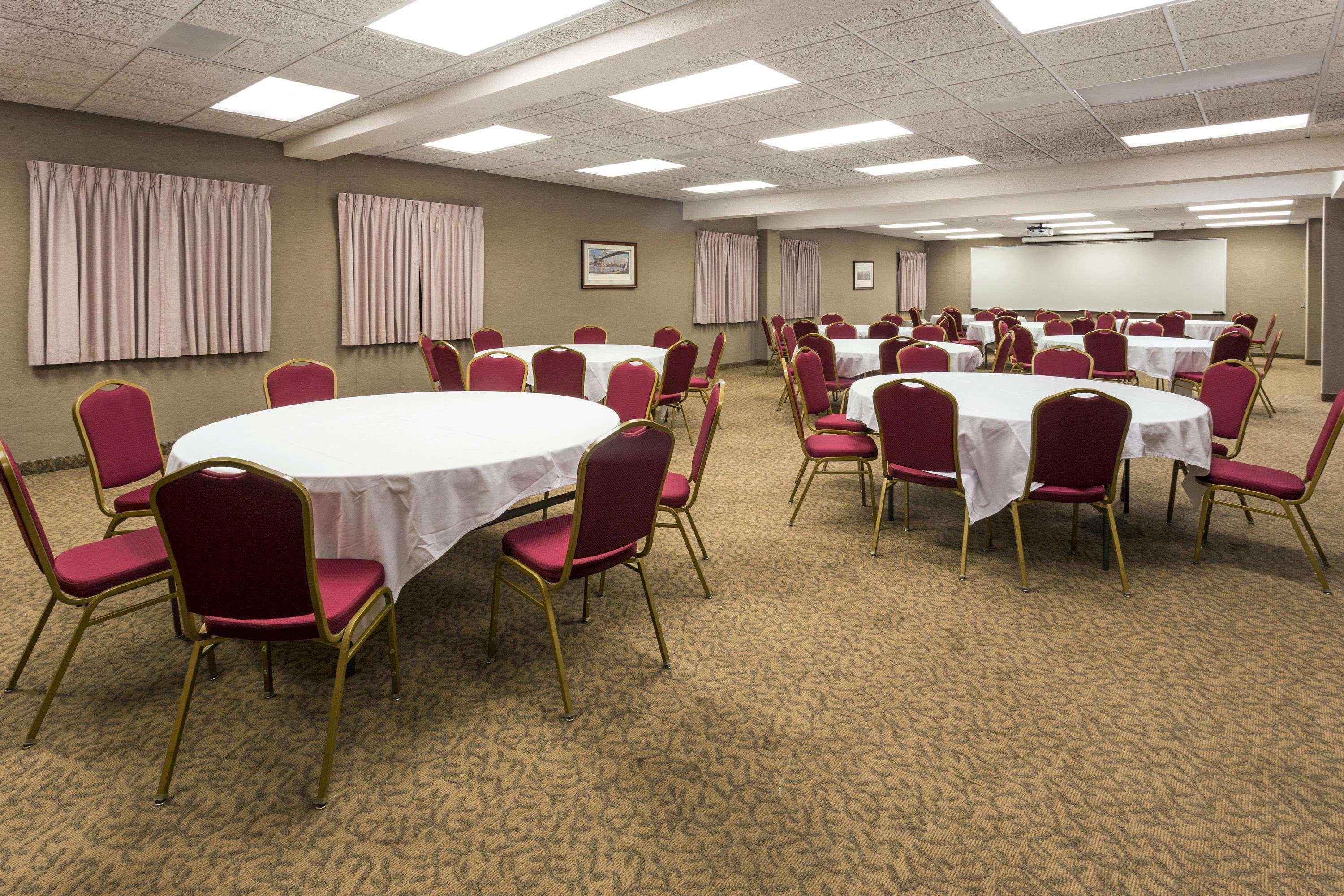 Ramada By Wyndham Bettendorf Extérieur photo