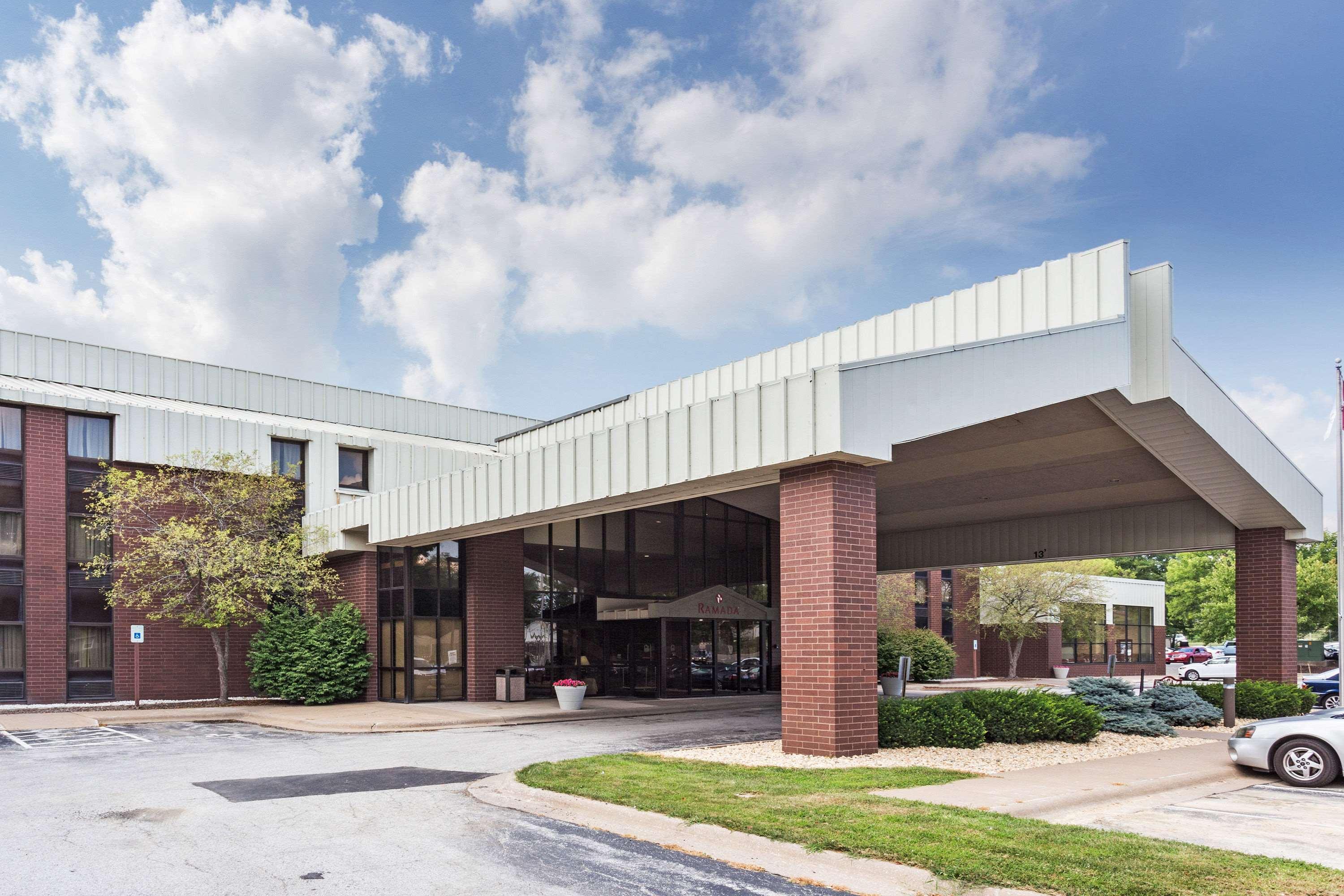 Ramada By Wyndham Bettendorf Extérieur photo