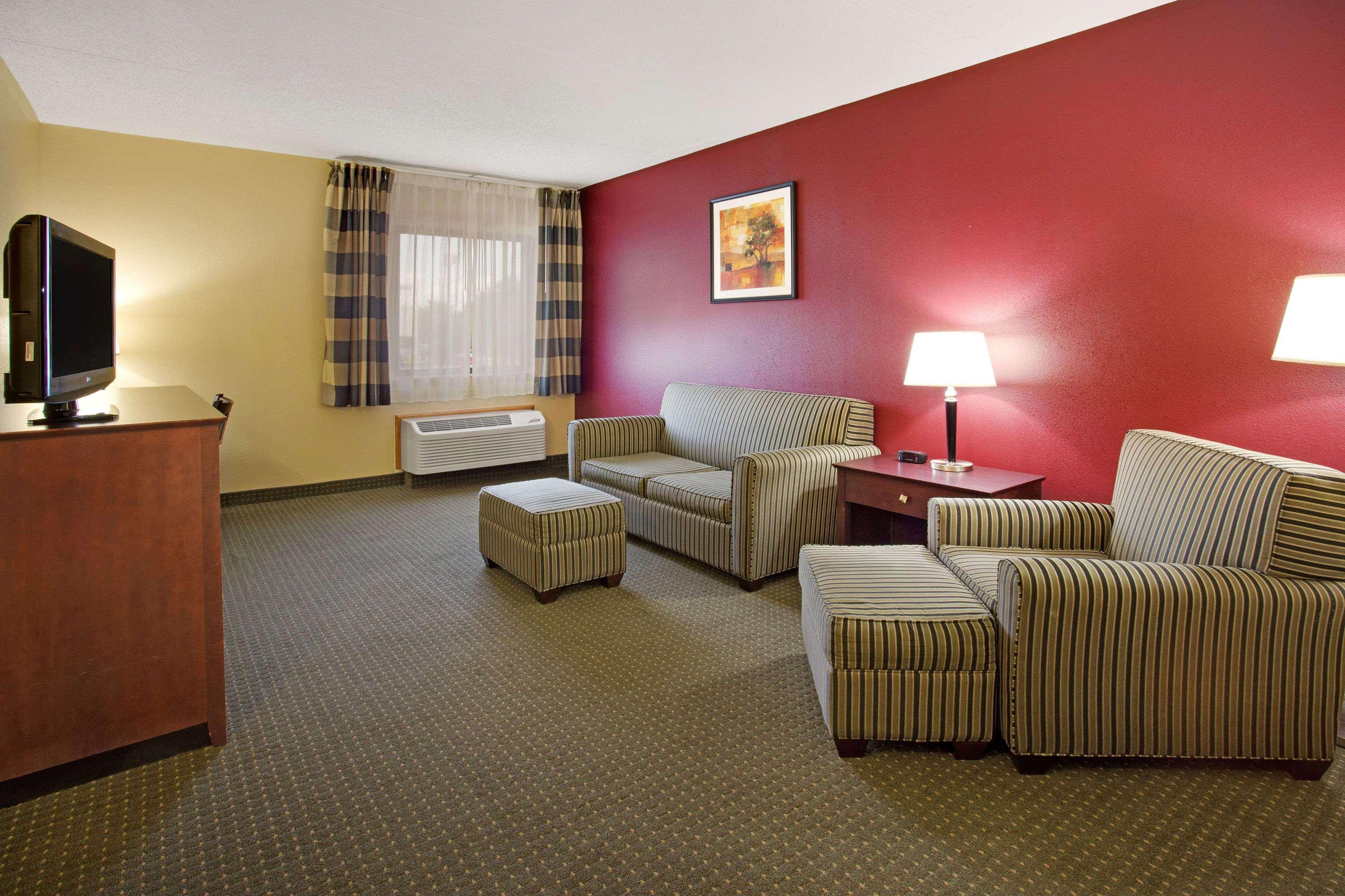 Ramada By Wyndham Bettendorf Extérieur photo