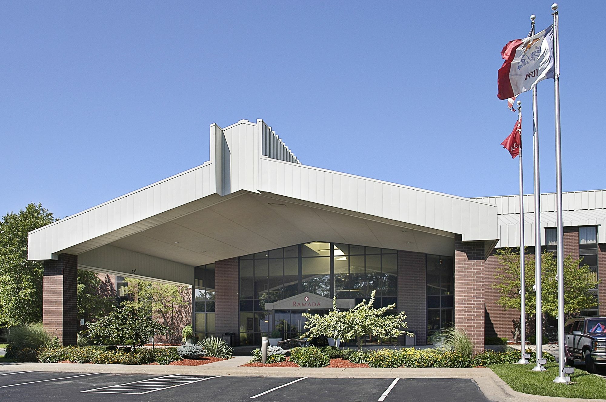 Ramada By Wyndham Bettendorf Extérieur photo