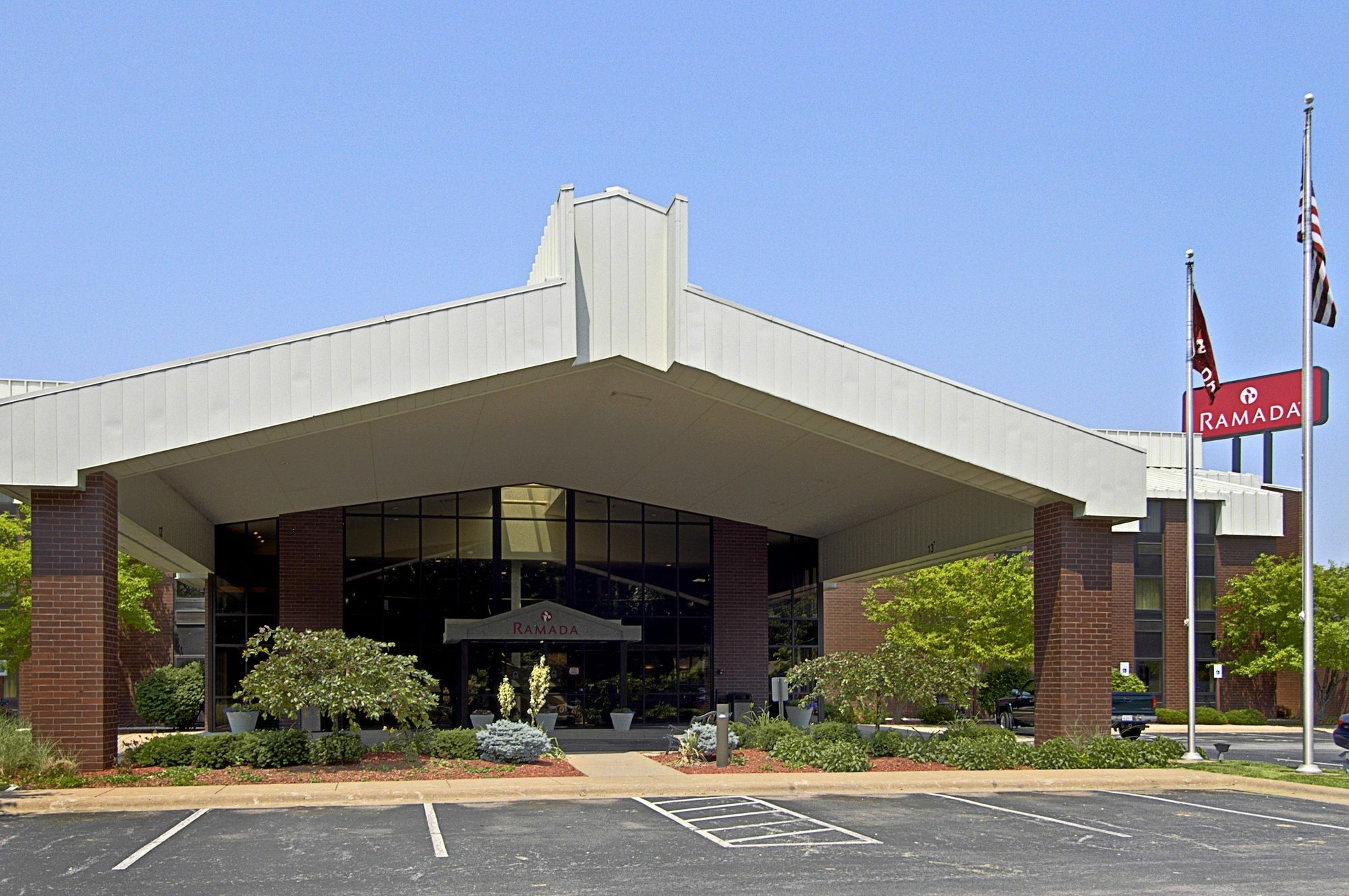 Ramada By Wyndham Bettendorf Extérieur photo